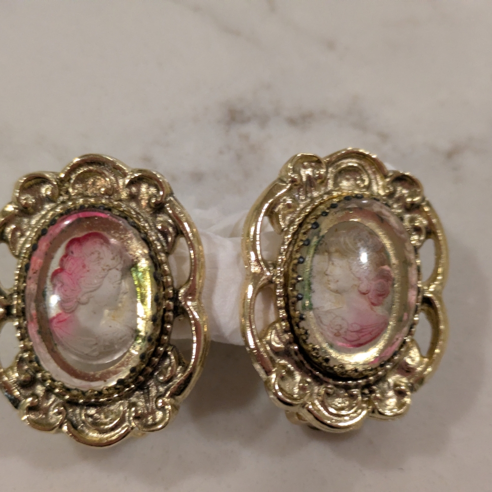 B#2: Vintage Gold and Pink Tone Cameo Vlp On Earrings